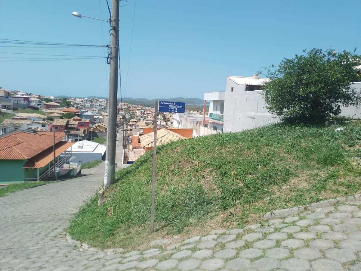 Lote de esquina a venda no Condomínio dos Pássaros com 360m²