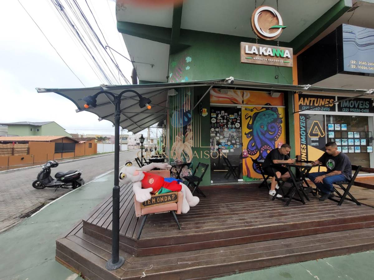 2 Lojas e 1 casa a venda Novo Portinho em Cabo Frio