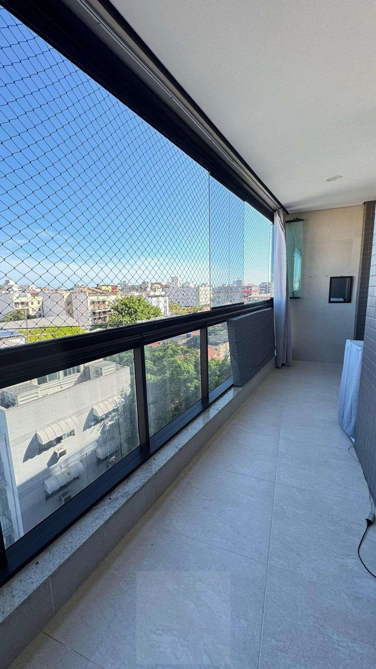 Apartamento à venda com no Centro a poucos metros da Praia do Forte - Grand Maison Imóveis