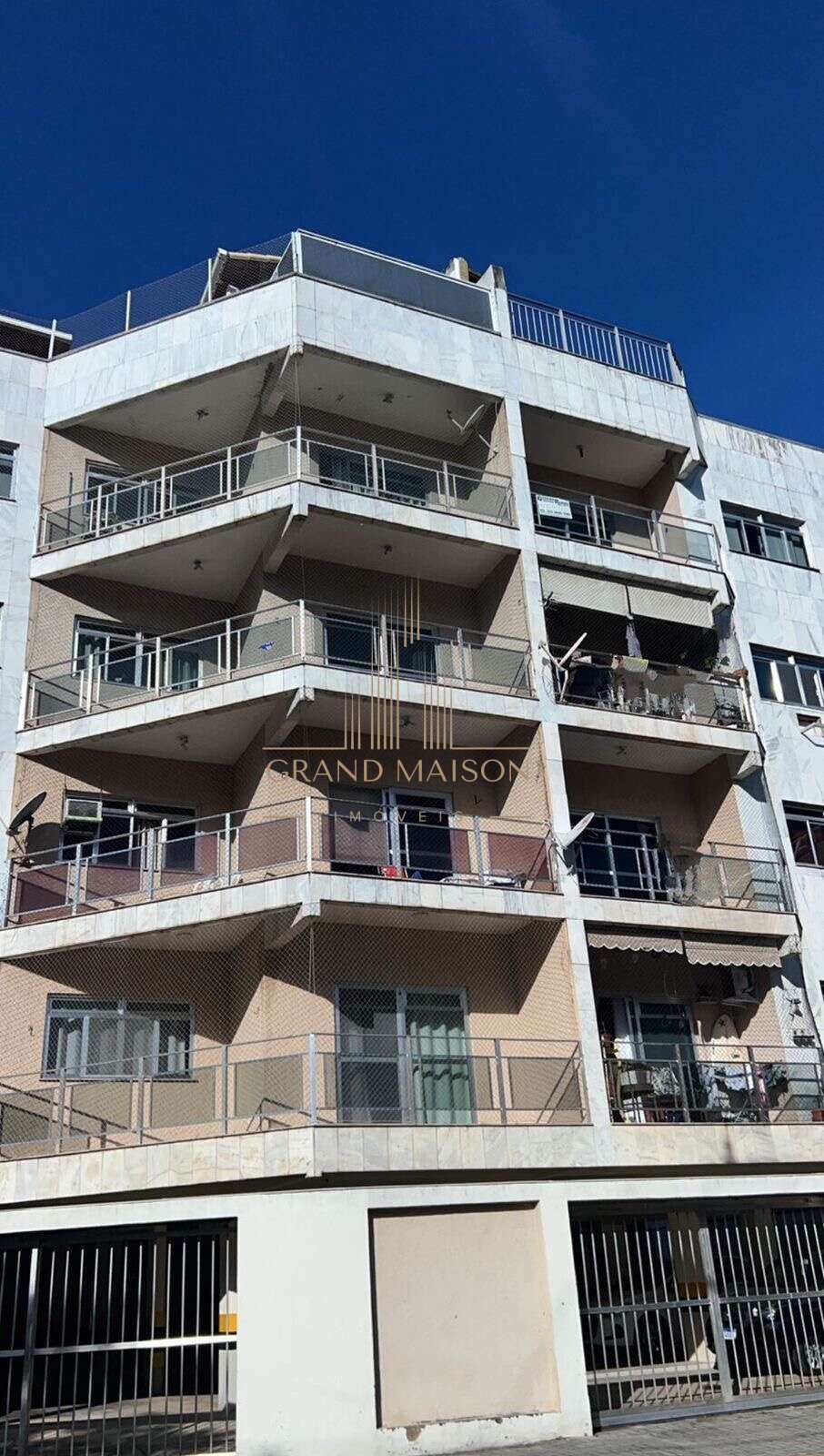 Apartamento a venda próximo ao teatro Praia do Forte em Cabo Frio - Grand Maison Imóveis