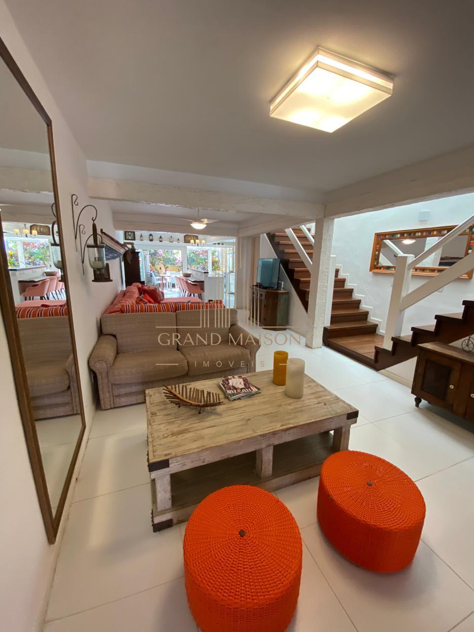 Casa a Venda Pé na Areia na Praia de Gerirá em Búzios - Grand Maison Imóveis