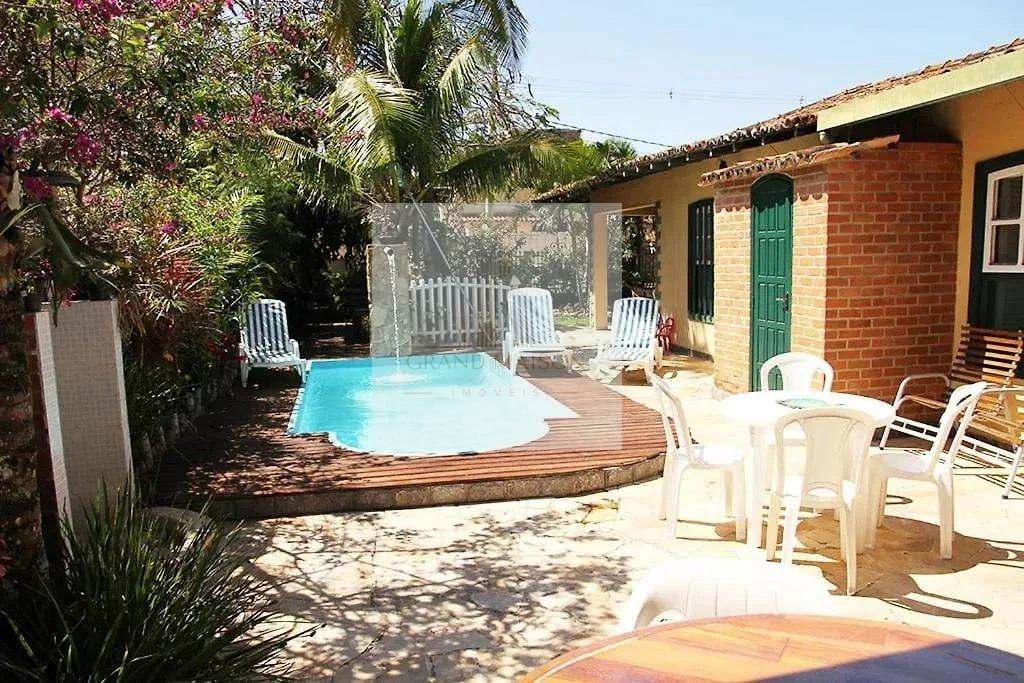 Casa à venda com 4 quartos nas Palmeiras em Cabo Frio