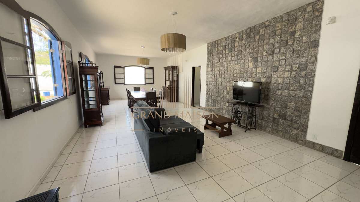 Casa com 2 lotes à Venda nas Palmeiras em Cabo Frio - Grand Maison Imóveis