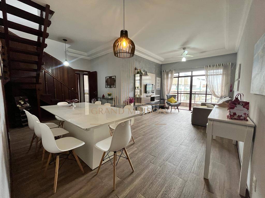 Cobertura dos sonhos a venda com 5 quartos na Praia do Forte