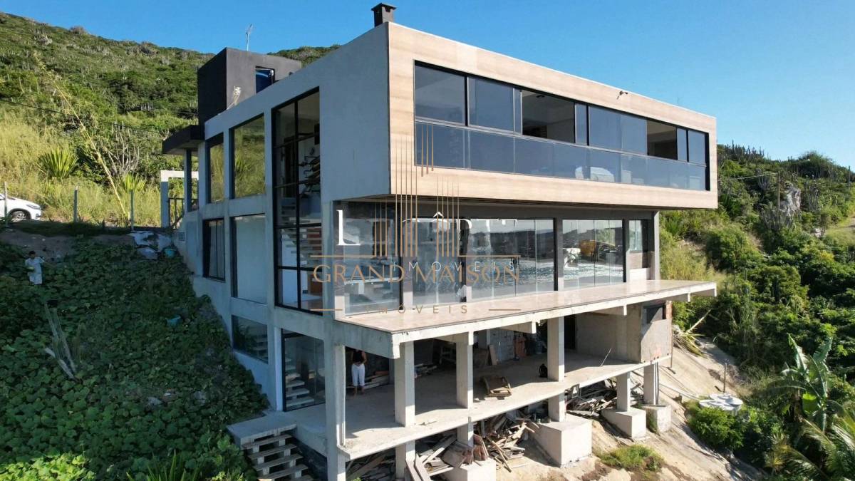 Mansão paradisíaca a venda com vista para o oceano em Arraial do Cabo