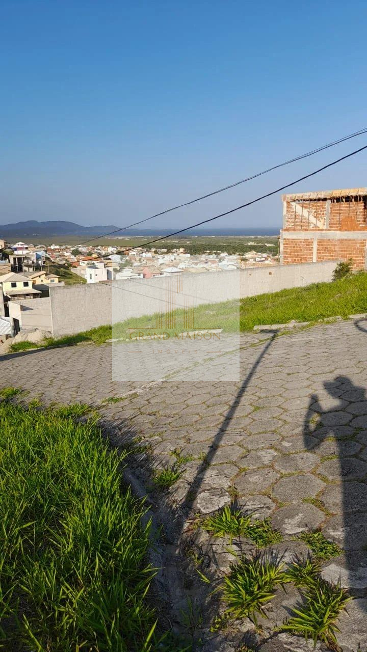 Lote à venda no Condomínio dos Pássaros com vista mar. - Grand Maison Imóveis